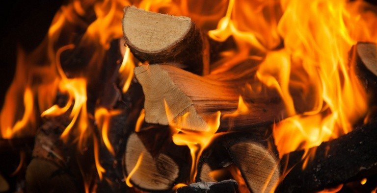 Palące się drewno